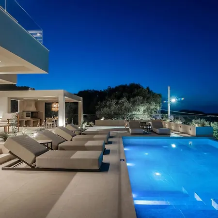 Villa Eran Luxury With Private Pool & Sea Views, By Zantewize *
